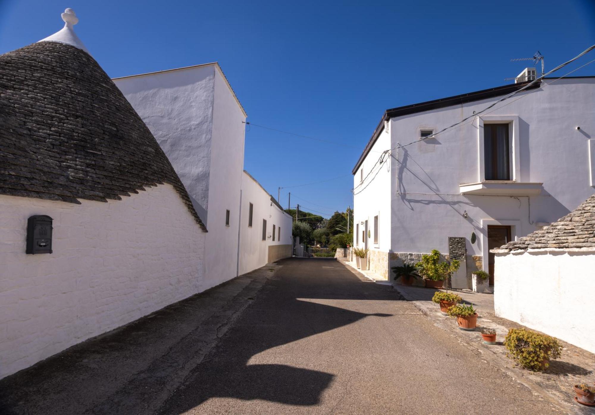 Villa With Trullo And Pool, Alberobello Kültér fotó